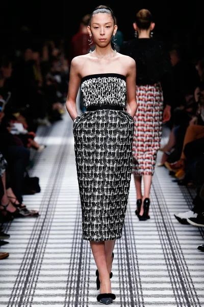 Look 14